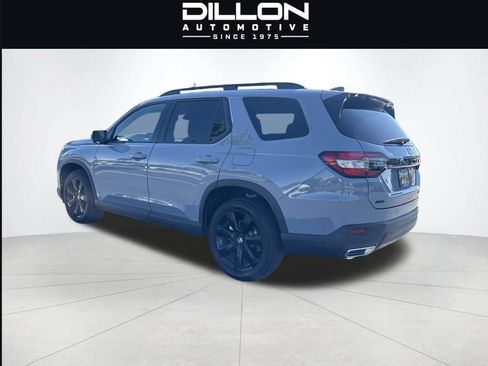 Used 2025 Honda Pilot Black Edition image 3