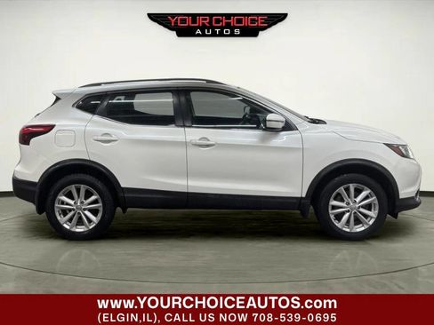 Used 2017 Nissan Rogue Sport SV w/ SV All-Weather Package image 6
