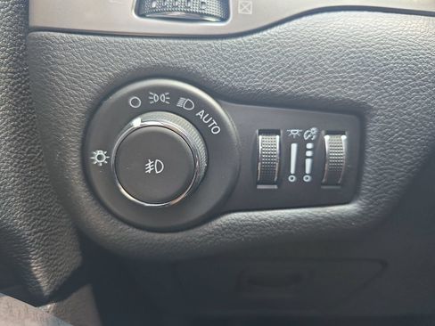 Used 2021 Jeep Cherokee Latitude Lux FWD image 24