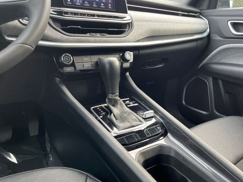 Used 2025 Jeep Compass Latitude image 41