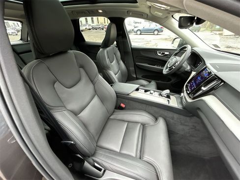 Certified 2022 Volvo XC60 B5 Inscription w/ Climate Package image 25