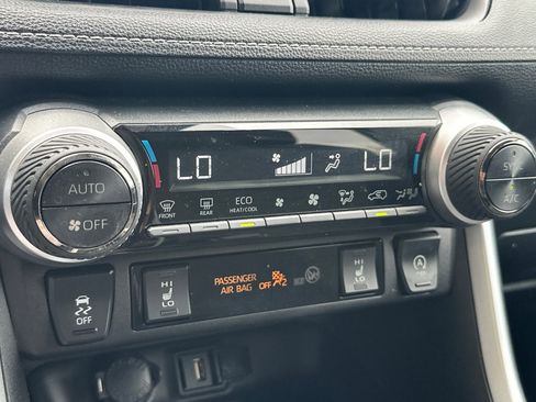Used 2022 Toyota RAV4 XLE w/ XLE Grade Weather Package AWD/4WD image 20