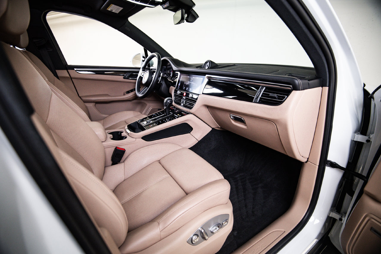 Certified 2023 Porsche Macan AWD/4WD image 28