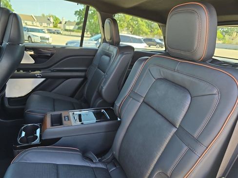 Used 2025 Lincoln Aviator Black Label AWD/4WD image 14