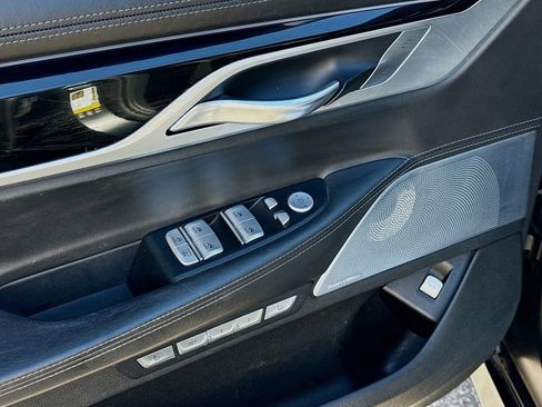 Used 2018 BMW M760i xDrive image 23