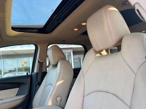 Used 2011 GMC Acadia SLT image 17