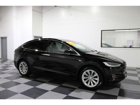Used 2017 Tesla Model X 75D image 1