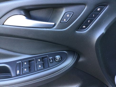 Used 2019 Buick Envision Premium AWD/4WD image 11