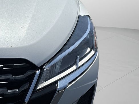 Certified 2024 Nissan Kicks SV FWD image 17