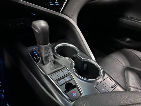 Used 2018 Toyota Camry XLE image 21