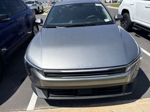 Used 2025 Kia K4 FWD image 3