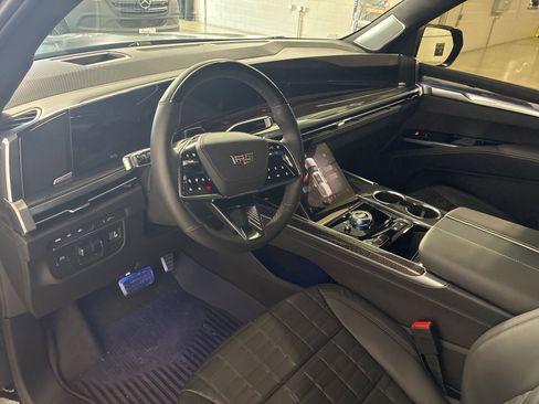 Used 2025 Cadillac Escalade V image 4