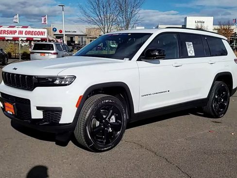 New 2025 Jeep Grand Cherokee L Altitude image 4
