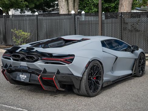 Used 2024 Lamborghini Revuelto AWD/4WD image 18