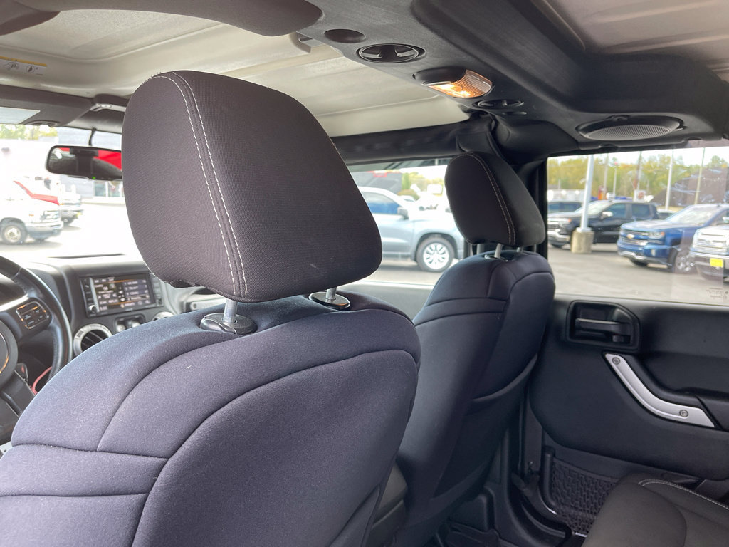Used 2014 Jeep Wrangler Unlimited Sahara AWD/4WD image 13