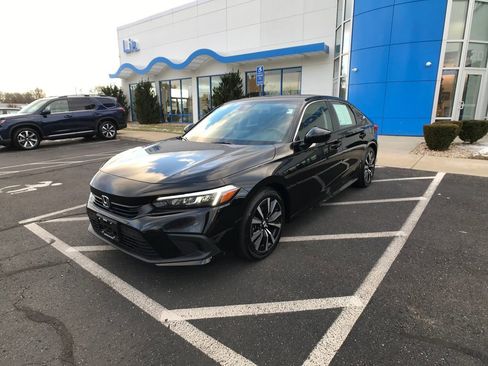 Certified 2024 Honda Civic EX image 3