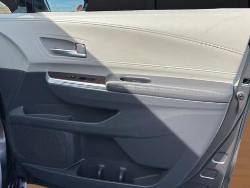Used 2021 Toyota Sienna XLE image 17