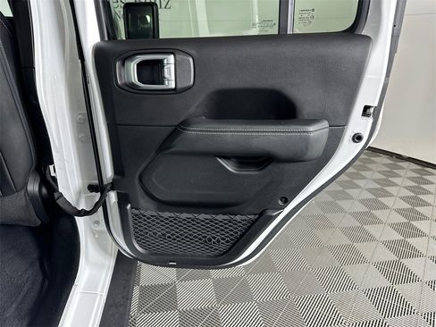 Used 2019 Jeep Wrangler Unlimited Sahara w/ Quick Order Package 24M Moab image 16