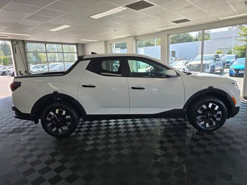 Used 2025 Hyundai Santa Cruz SE AWD/4WD image 2