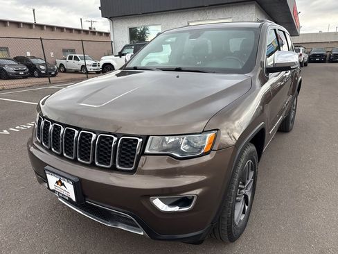 Used 2017 Jeep Grand Cherokee Limited AWD/4WD image 3