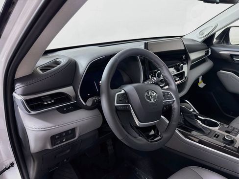 New 2026 Toyota Highlander Limited AWD/4WD image 9