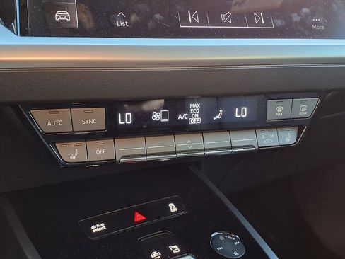 Used 2023 Audi Q4 e-tron Premium image 8