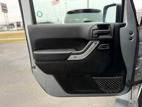 Used 2013 Jeep Wrangler Unlimited Sahara w/ Connectivity Group image 4