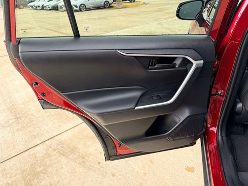 Used 2022 Toyota RAV4 LE FWD image 21
