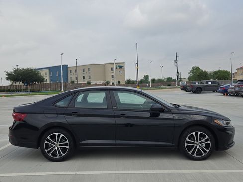 Used 2025 Volkswagen Jetta Sport FWD image 2