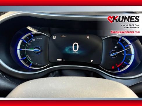 Used 2024 Chrysler Pacifica Select image 43