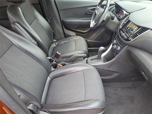 Used 2019 Chevrolet Trax LT w/ LT Convenience Package image 23