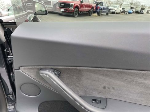 Used 2025 Tesla Model Y Long Range image 25