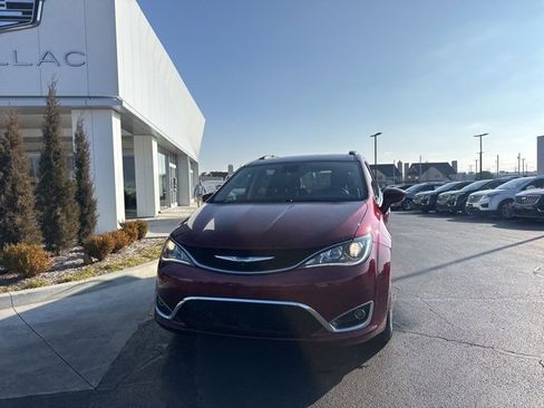 Used 2017 Chrysler Pacifica Touring-L Plus w/ Advanced Safetytec Group image 5