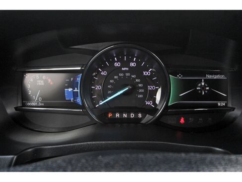 Used 2018 Ford Explorer XLT w/ Equipment Group 202A AWD/4WD image 17