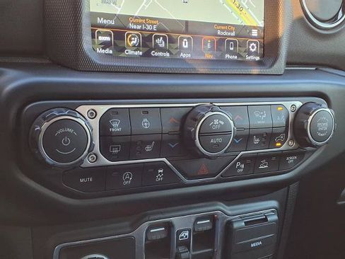 Used 2021 Jeep Gladiator Overland AWD/4WD image 7