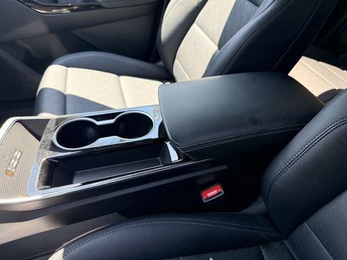 Used 2025 Chevrolet Equinox LT w/ Convenience Package II FWD image 25