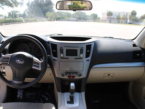 Used 2014 Subaru Legacy 2.5i Premium AWD/4WD image 9