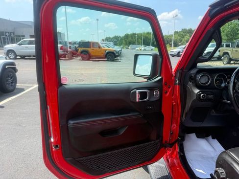 Used 2020 Jeep Wrangler Unlimited Sahara w/ Dual Top Group AWD/4WD image 13