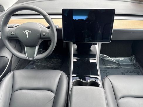 Used 2020 Tesla Model 3 Standard Range RWD image 4