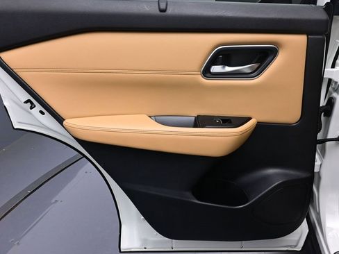 Used 2021 Nissan Rogue Platinum image 25