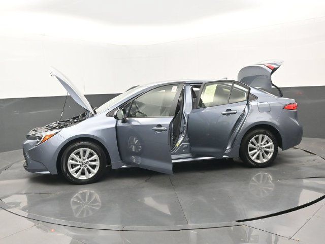Used 2026 Toyota Corolla LE w/ LE Premium Package FWD image 31
