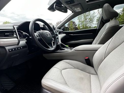 Used 2022 Toyota Camry XLE w/ Navigation Package FWD image 13