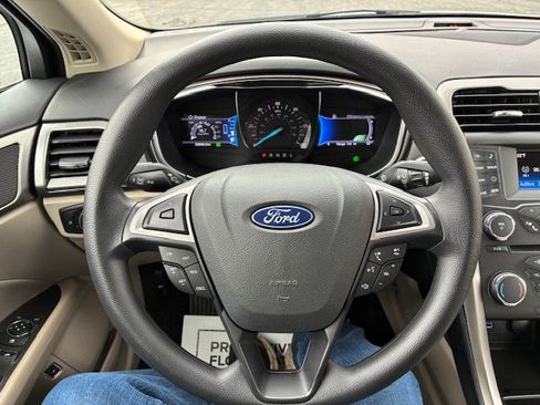 Used 2018 Ford Fusion SE FWD image 17