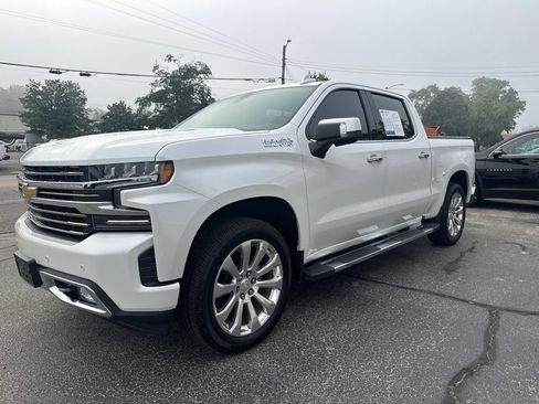 Used 2019 Chevrolet Silverado 1500 High Country w/ Technology Package AWD/4WD image 3