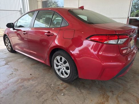 Used 2020 Toyota Corolla LE image 2