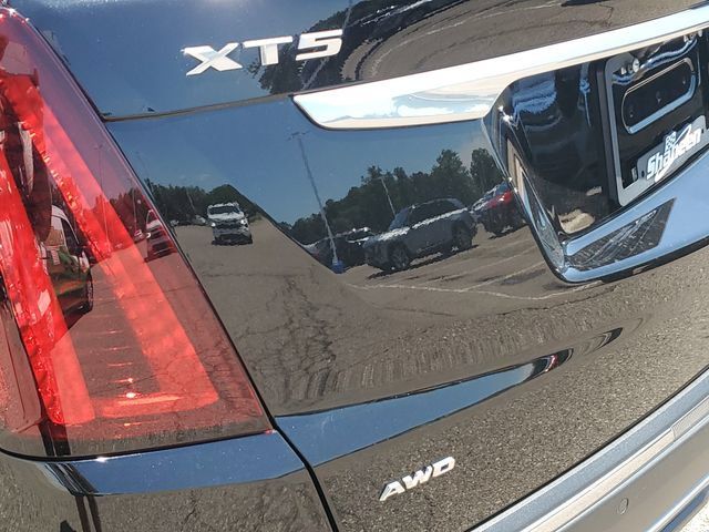 Certified 2025 Cadillac XT5 Premium Luxury w/ LPO, Floor Liner Package AWD/4WD image 35