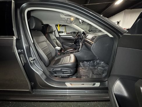 Used 2017 Volkswagen Passat 1.8T R-Line FWD image 15