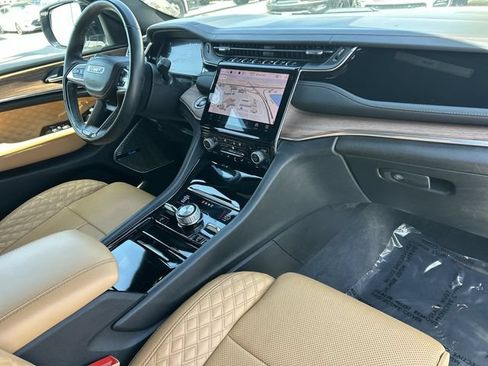 Used 2022 Jeep Grand Cherokee Summit w/ Luxury Tech Group V AWD/4WD image 13