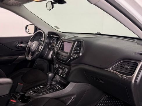 Used 2019 Jeep Cherokee Sport w/ Cold Weather Group AWD/4WD image 33