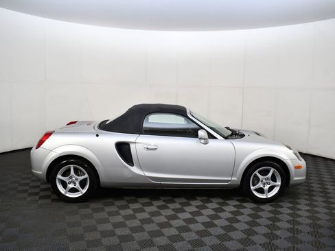 Used 2000 Toyota MR2 image 5
